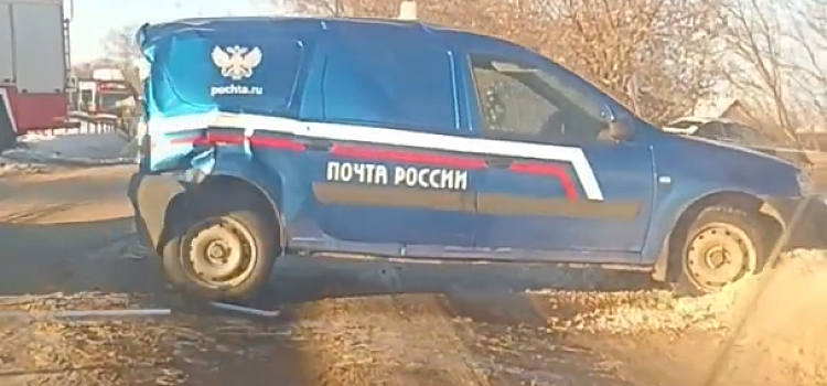 В Ярославской области произошло массовое ДТП с участием автомобиля «Почты России»_228706