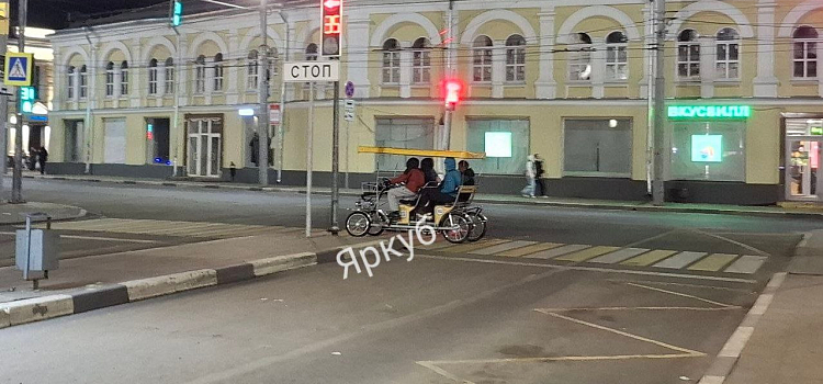 «Карету мне, карету!»: в Ярославле подростки угнали велокарету и доехали на ней до дома_307024