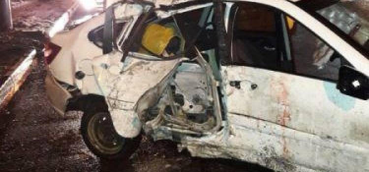 Водитель автомобиля «Лада Гранта» врезался в столб на проспекте Октября: есть пострадавшие 