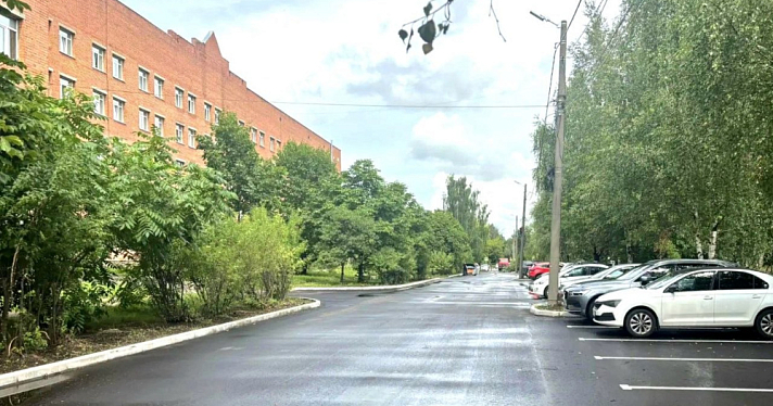 В Ярославле благоустроили территорию у военного госпиталя