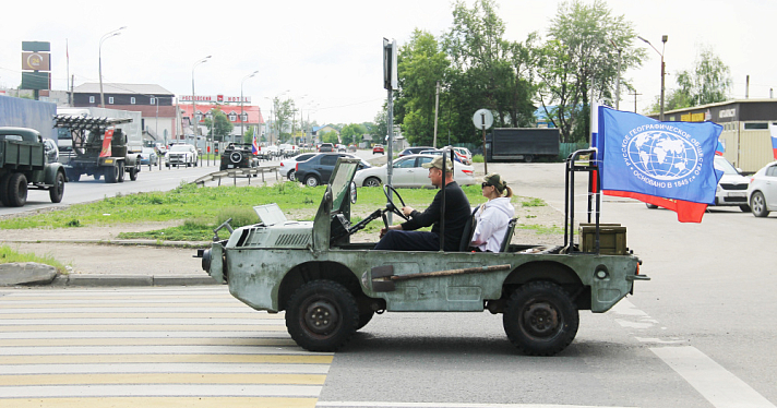 Снова в строю. В Ярославской области прошёл масштабный автопробег машин прошлого века