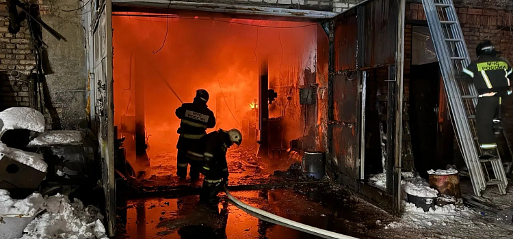 В Дзержинском районе Ярославля горели гаражи в ГСК_309268