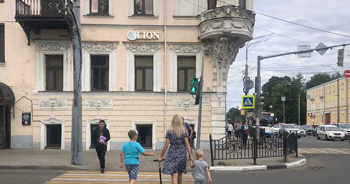 Как назвать ребенка в сентябре: список имен для девочек и мальчиков