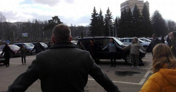 Ярославцы обняли «Нефть»