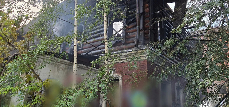 Столетний дом купца Галкина в Ярославле подожгли_321221