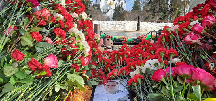 «В памяти осталась его добрая улыбка»: ярославский министр поделился воспоминаниями о знакомстве с хоккеистом, погибшим при теракте в Подмосковье