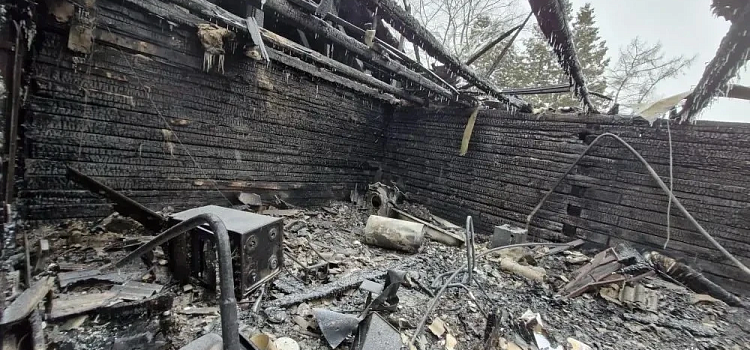 Без жилья остались несколько семей: пожар частично уничтожил жилой дом в посёлке Ярославской области_309870