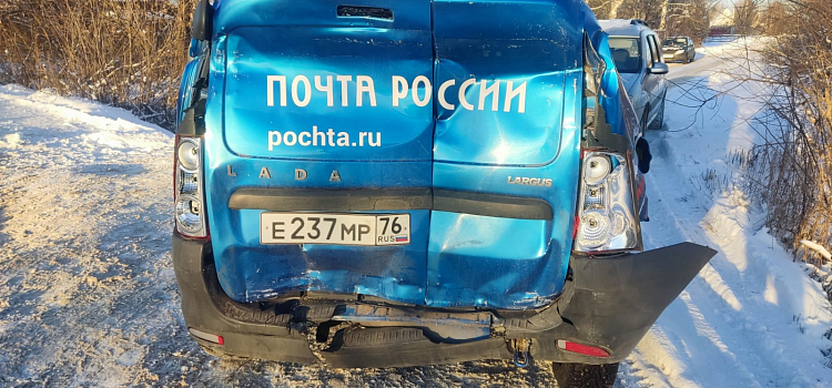 В Ярославской области произошло массовое ДТП с участием автомобиля «Почты России»_228702