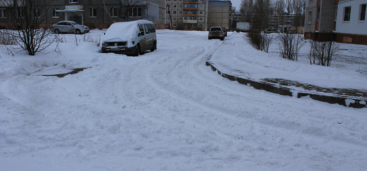 Мэр Ярославля призвал бороться с управляющими компаниями, не убирающими снег во дворах