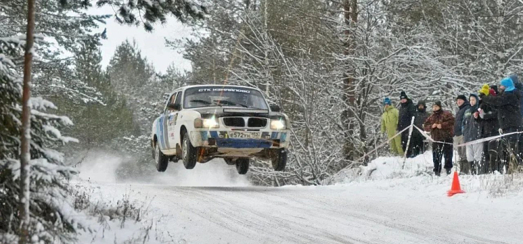 Ярославские экипажи заняли вторые и третьи места на «Петровской версте»