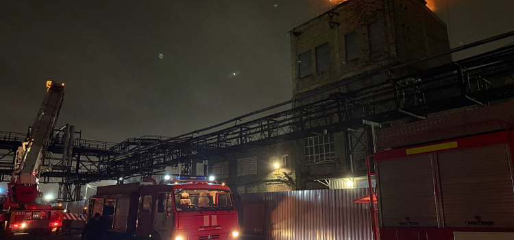 В Ярославле произошёл пожар на бывшем лакокрасочном заводе