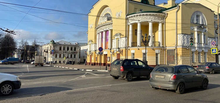 Беженцы из ДНР и ЛНР смогут бесплатно посетить спектакли театра имени Волкова