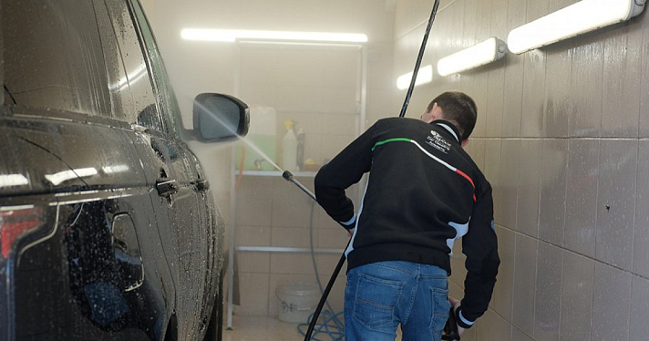 У ярославны сотрудник автомойки угнал Range Rover