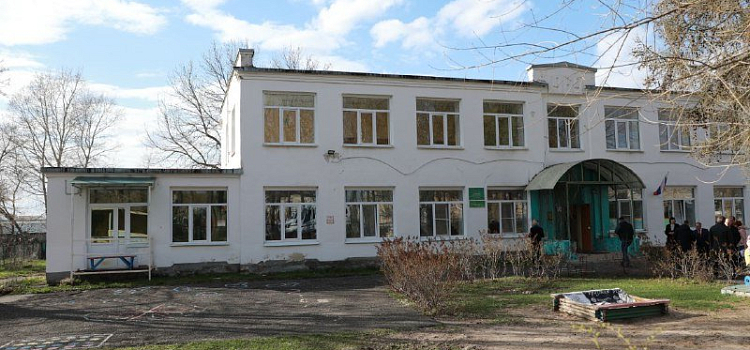 В поселке Ярославского района школу переделают под амбулаторию
