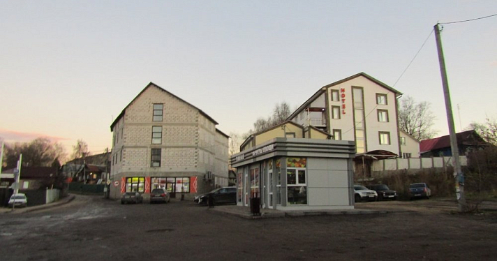 «Как в райцентре на юге России». Градозащитники бьют тревогу из-за состояния ярославской улицы
