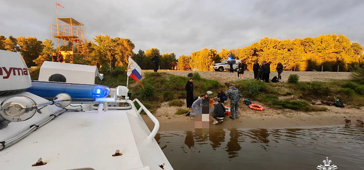 «Бросились в воду»: в Ярославле едва не утонувший подросток находится в реанимации _322019