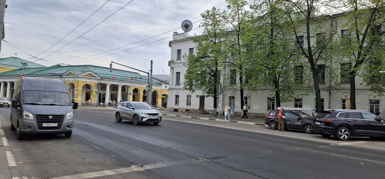 Работа над ошибками: ярославцев предупредили о возможных пробках в центре города из-за срочного ремонта дороги