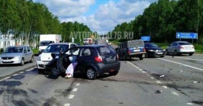 Авария на въезде в Ярославль: погибла женщина, ещё трое получили травмы