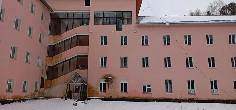 В посёлке Ярославской области продают бывший больничный комплекс_308661