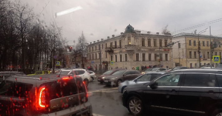 Ярославль сковали пробки: где уже не проехать