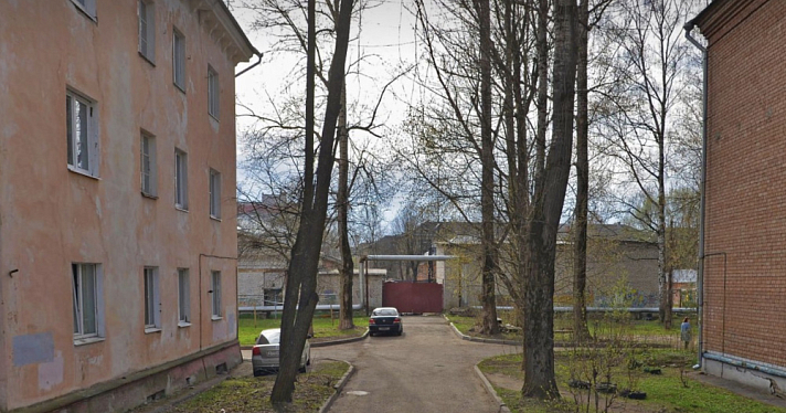 В Ярославле тушили крупный пожар в производственном цеху почти восемь часов