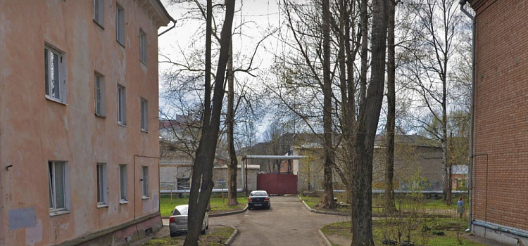 В Ярославле тушили крупный пожар в производственном цеху почти восемь часов