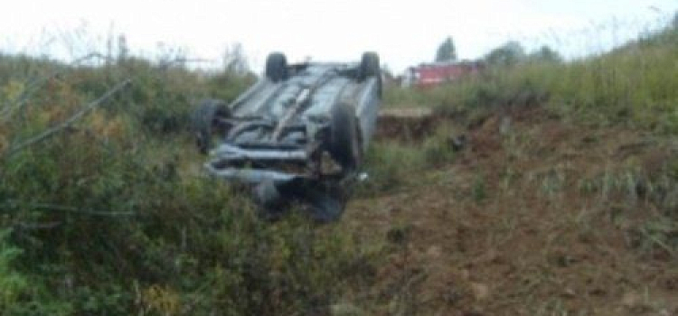 В Тутаевском районе «Тойота» угодила в кювет и перевернулась на крышу 