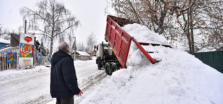 В Ярославль привезли снег для нового арт-объекта