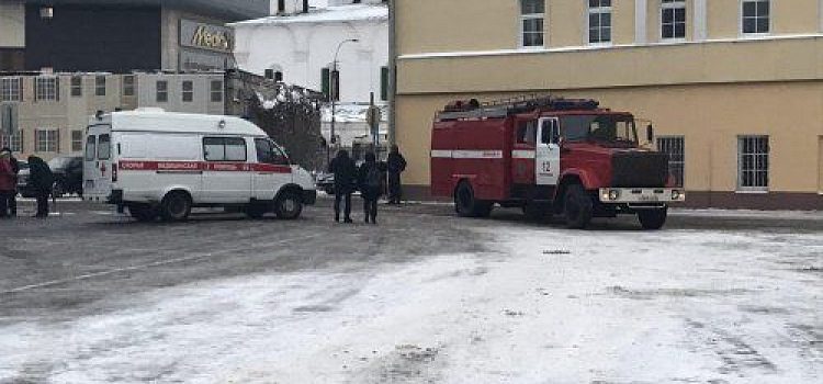 В Ярославле эвакуировали людей из здания Вознесенских казарм 