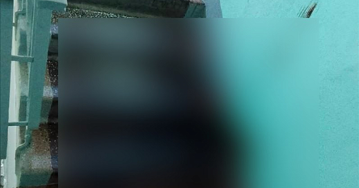 Жители брагинской многоэтажки обнаружили тело молодого человека на чердаке