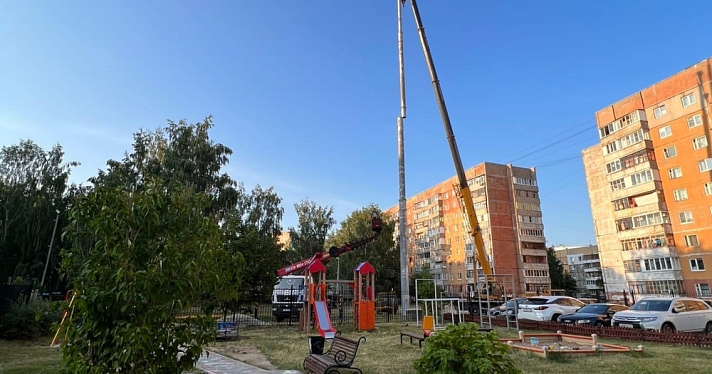 «Помогите уберечь здоровье детей»: ярославцы жалуются на вышку сотовой связи у детской площадки