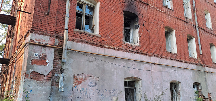 Заселили бездомные: легендарный «Крейсер» в Ярославле уже горел летом дважды