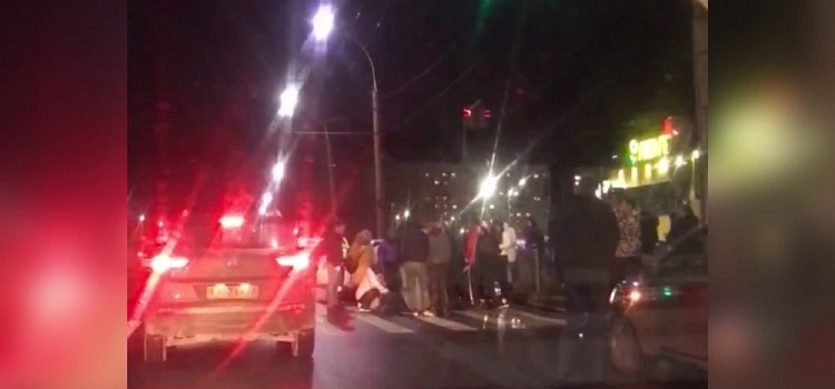 В Брагино на пешеходном переходе сбили подростка. Видео
