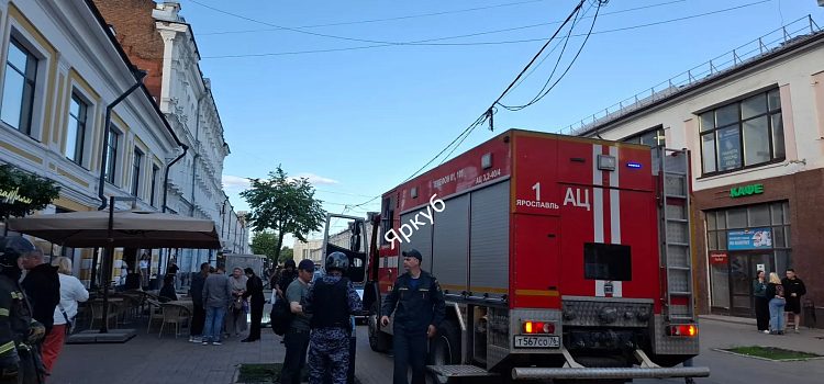 Второй случай за два часа: неизвестные подожгли отделение банка в центре Ярославля_317759