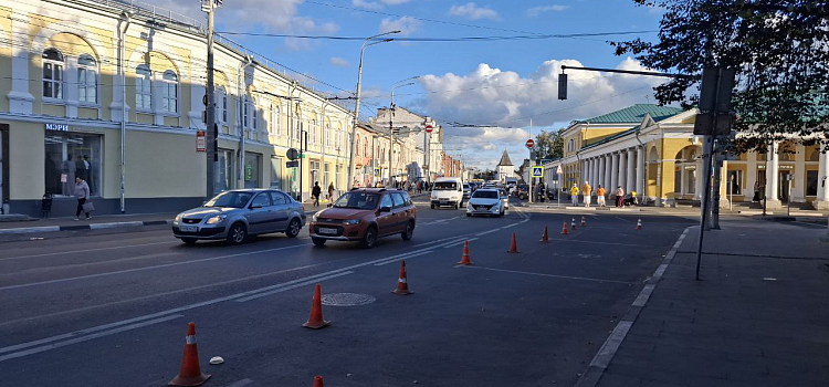 В центре Ярославля ведутся работы по внедрению платных парковочных пространств_304202