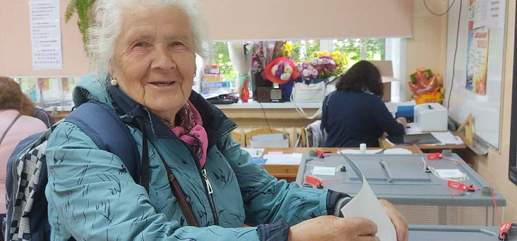 Более сотни тысяч человек проголосовали в Ярославской области в первый день выборов_251103