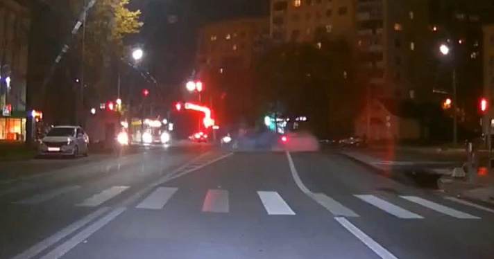 В Ярославле возбудили дело против водителя «бумера», устроившего дрифт на встречке