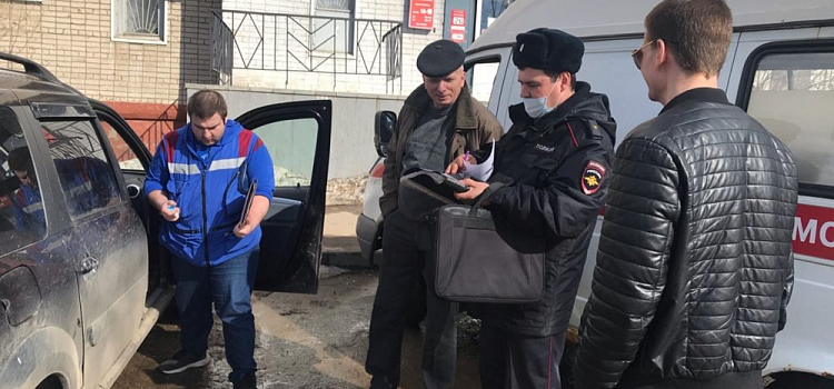 В Переславле рухнула лестница с людьми: видео