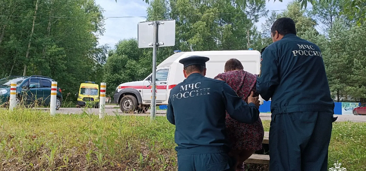 Сотрудники МЧС и медики спасли из ярославской глубинки мужчину с тяжёлыми ожогами