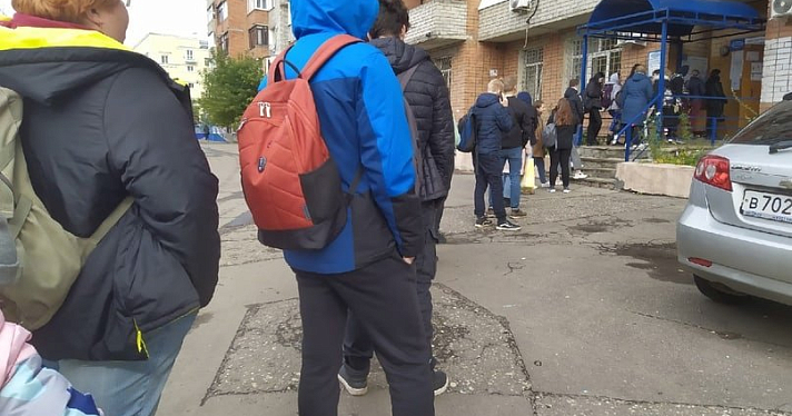 «Невозможно купить»: ярославцы выстроились в очереди за проездными