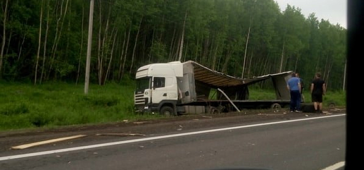 Пробка в километр: в массовом ДТП грузовиков пострадал москвич