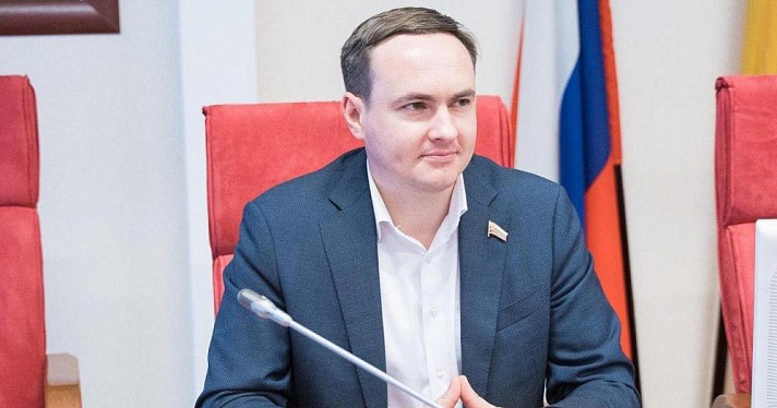 «Есть ряд пробелов в законодательстве». Депутат Антон Капралов — о льготах для многодетных семей и мерах против педофилии