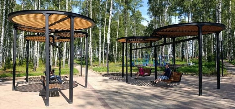 В Ярославской области завершилось благоустройство территории у центральной библиотеки_322118
