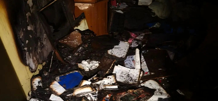 Десять человек эвакуировали: в брагинской многоэтажке загорелась квартира_322452