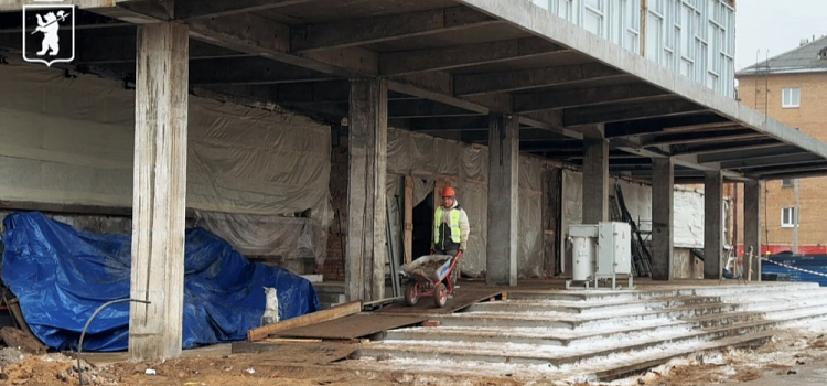 Трудность за трудностью: ярославцам рассказали, почему затянулся ремонт «Лазурного»