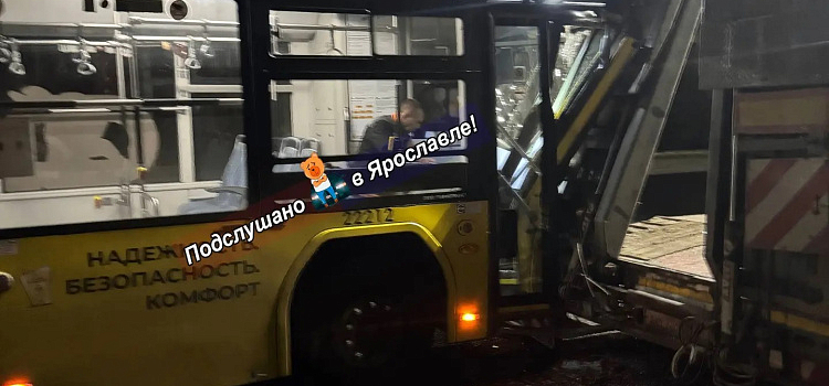 «С содроганием каждый раз проезжаю»: за выходные в Ярославле произошло два ДТП с пострадавшими
