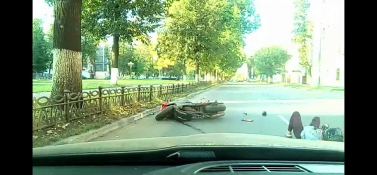 Ярославна на мотоцикле попала в ДТП