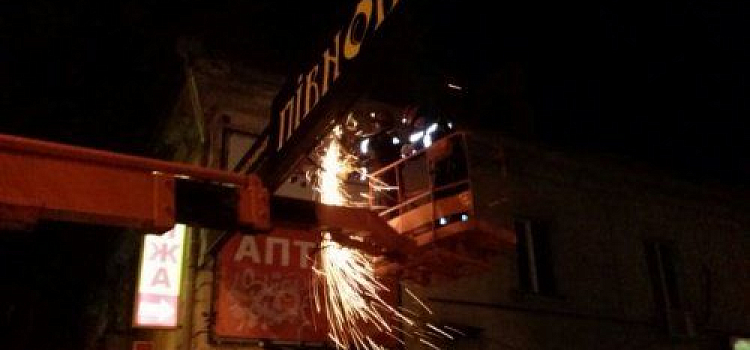 В Ярославле продолжается демонтаж незаконно установленных рекламных конструкций