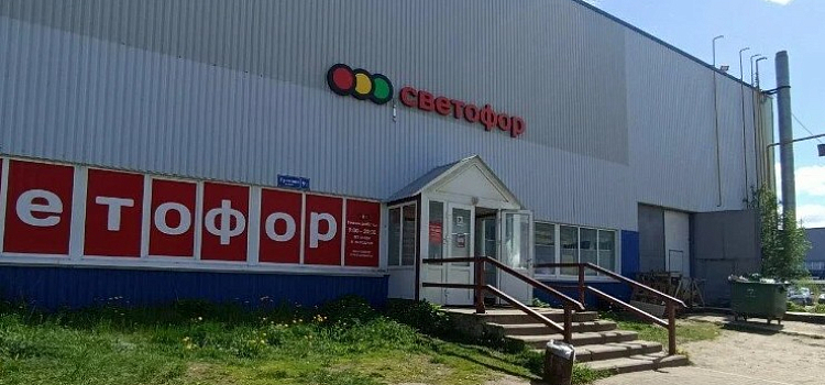 В магазинах «Светофор» в Ярославской области выявили просрочку и опасные бактерии в продуктах