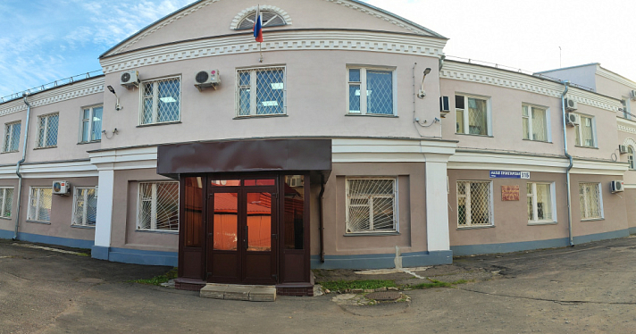«Дорогие» граффити: в Ярославле подросток разрисовал фасад магазина, а штраф будет платить его мать